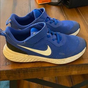 Nike boys youth size 2 shoes